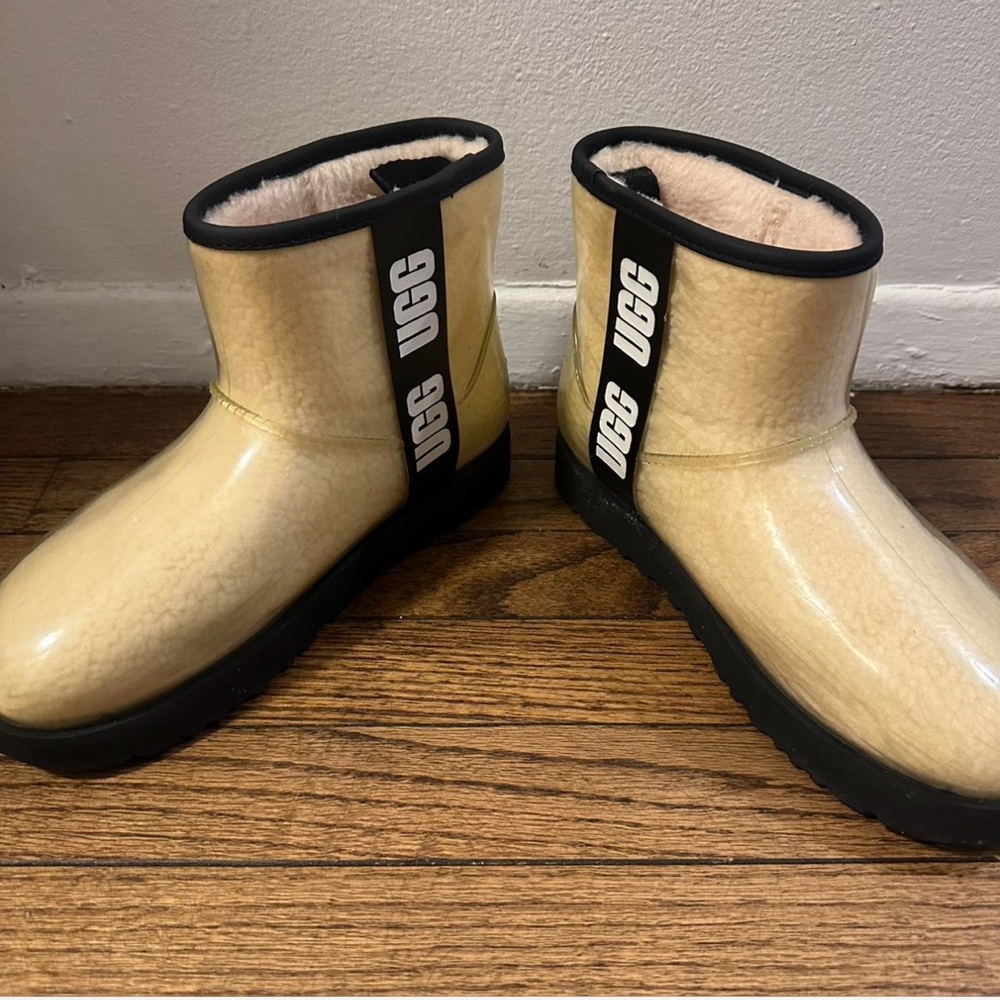 UGG Short Waterproof Winter Boots in Cream with Black Trim